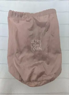 ユニクロ　ウルトラ ライトダウンの収納袋　ピンク