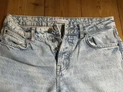 ZARA デニムパンツ ライトブルー カットオフのサムネイル