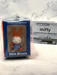 カプセルトイ miffy 雪の日のミッフィー ミニチュアパッケージチャーム 新品