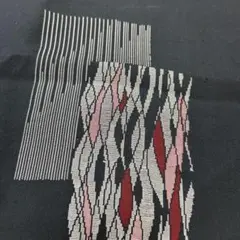 刺繍入り抽象模様の生地