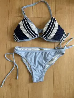 ROXY 水着のサムネイル