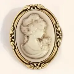 カメオスタイルブローチ　ゴールド　可愛い　お洒落　カジュアル　新品　未使用