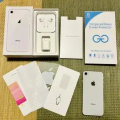 【美品】iPhone8 64GB シルバー イヤフォン アダプター 保護フィルム
