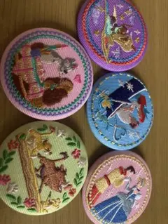 ディズニー　刺繍缶バッジ
