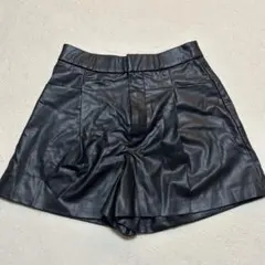 ZARA ブラック レザー ショートパンツ
