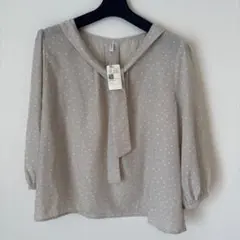 新品未使用タグ付　sens de vieドットデシンプリントブラウス　シャツ　M