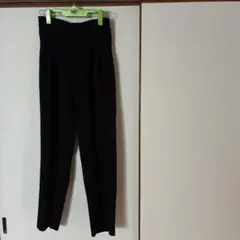 黒パンツ