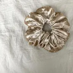 ベロア　シュシュ　ベージュ　Mサイズ