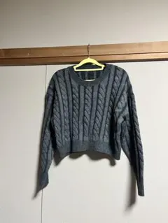 グレー ケーブル編み クロップドセーター