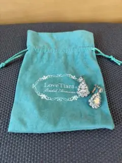 Love Tiara クリスタルイヤリング