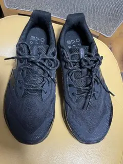 美品 ニューバランス NEWBALANCE 25.5cm MTNTRLF6 4E