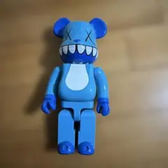 KAWS カウズ MoMA EDITION ブルー メディコムトイ - メルカリ