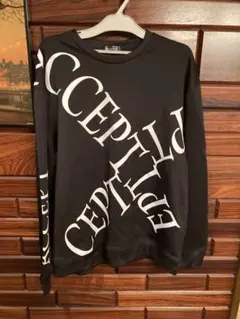 ロゴプリント黒長袖トレーナー　XL