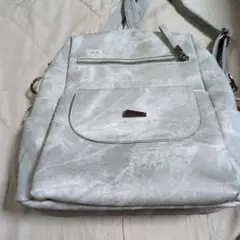 シルバー リュック型ショルダーバッグ