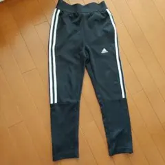 adidas 黒 長ズボン サイドストライプ 130cm