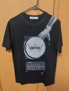ブラック グラフィックプリント Tシャツ