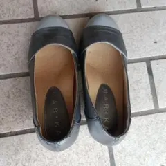 MARIKA グレー フラットパンプス