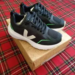 新品未使用【VEJA】CANARY ALVEOMESH お洒落スニーカーのサムネイル