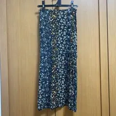 花柄　スリットスカート