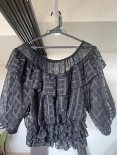 CECIL McBEE フリルオフショルダーブラウス 黒