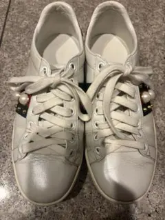 GUCCI ホワイトスニーカー パール付き