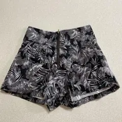 花柄　ショートパンツ　ブラック　夏　短パン