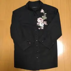 INGRIDONG 花柄刺繍 五分袖シャツ 黒