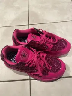 adidas ピンク グリッター スニーカー