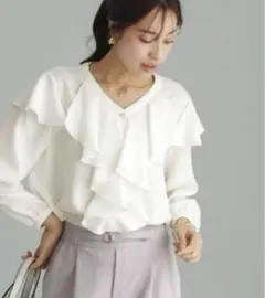 新品★ WHITE JOOLA ソフトツイル・ラッフルフリルモードブラウスのサムネイル