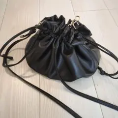 美品 巾着ショルダーバッグ　黒