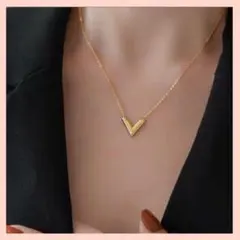 ゴールド V字型 ネックレス