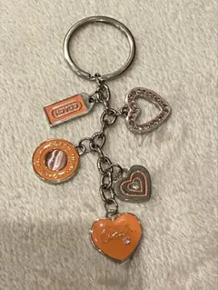 コーチ　ハートのチャームキーリング　オレンジ