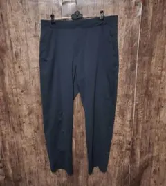 【ユニクロ】ウルトラストレッチアクティブテーパードパンツ