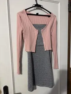 MサイズピンクリブカーディガンとSサイズチェックワンピースセット