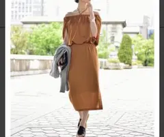 スピック＆スパン　オフショルギャザーワンピースのサムネイル