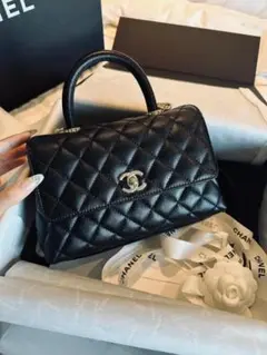 CHANEL ブラック キルティングショルダーバッグ