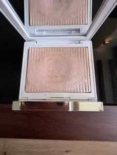 TOM FORD ソレイユ ネージュ グロウハイライター 01 ローズイリゼのサムネイル