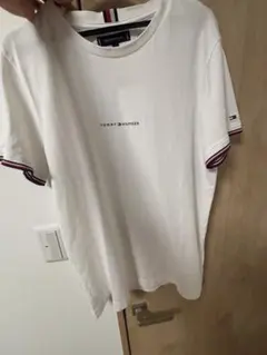 TOMMY HILFIGER 白Tシャツ