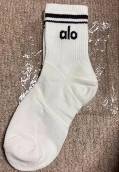 新品✾﻿ alo yoga アロヨガ 白 靴下 ✾﻿のサムネイル