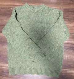オリーブグリーン クルーネックニット