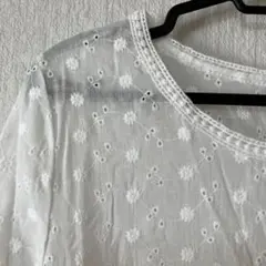 新品未使用　フラワー刺繍入りホワイトコットン ワンピース　サイズＭ