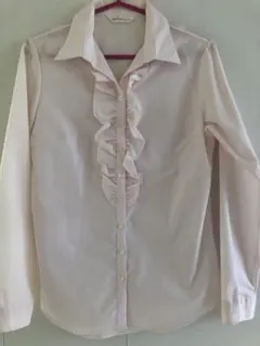 青山　フリル付き薄いピンク長袖シャツ　ブラウス　11号