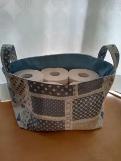 布バスケット　ミニ　パッチワーク風いちご柄　青　handmade 布バスケット ミニ パッチワーク風いちご柄 青 フリーボックス