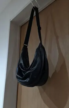 UNIQLO:C レザータッチ ラウンド ショルダーバッグ 黒