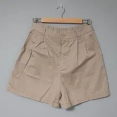 GU ベージュプリーツ入りショートパンツ 春夏