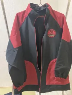 黒と赤のナイロンジャケット・パンツセット