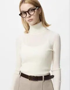 【美品】ユニクロ　メリノリブタートルネックセーター　白　ホワイト