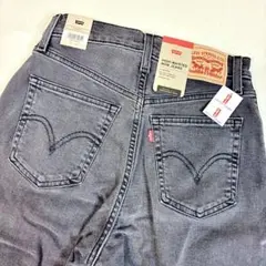 【新品タグ付き】Levi's High Waisted Mom Jean 黒のサムネイル