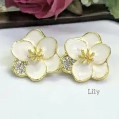 ✨ クリーム色 花 ラインストーン ピアス ヴィンテージ レトロ 清楚