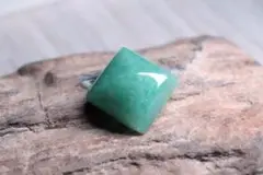 翡翠のシュガーローフ　11ct
